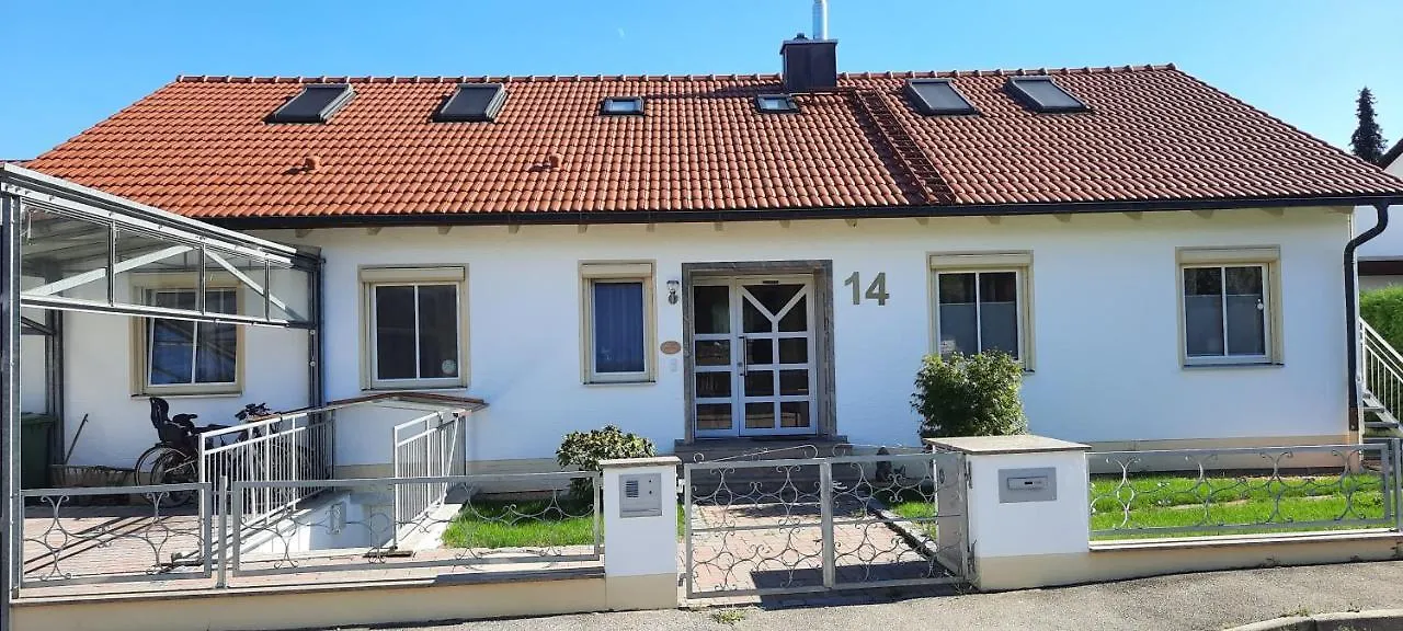 Helle Souterrainwohnung Naehe Flughafen, Landshut Und Muenchen 1 Bis 5 Personen location