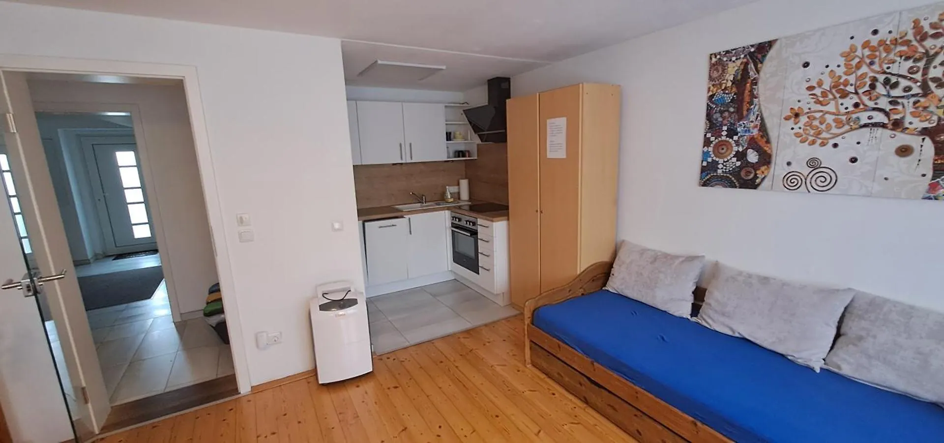 Helle Souterrainwohnung Naehe Flughafen, Landshut Und Muenchen 1 Bis 5 Personen Bruckberg Germany